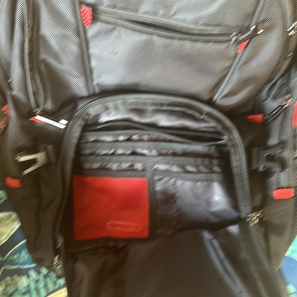 Yorepek Computer and Charging Backpack - Picture 3 of 6